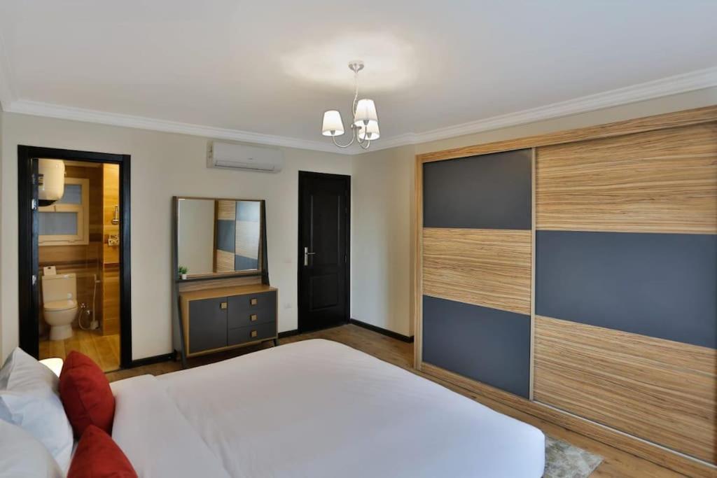 Parkside Boutique 3 Bbr Serviced Apartment - Ocean Blue - Near Airport 카이로 외부 사진